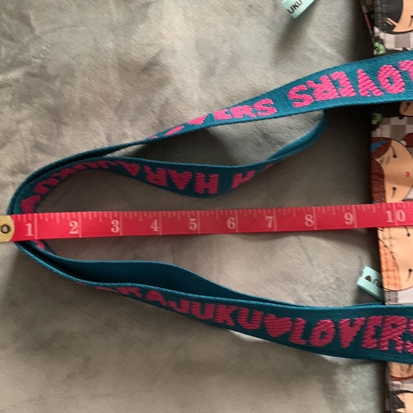 Harajuku Lovers enormous Flower Spring Travel Tote - Picture 13 of 13